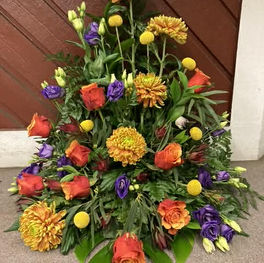 stående brgarvnings arrangemang med färgade blommor