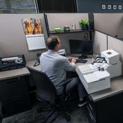 man using autopen machine