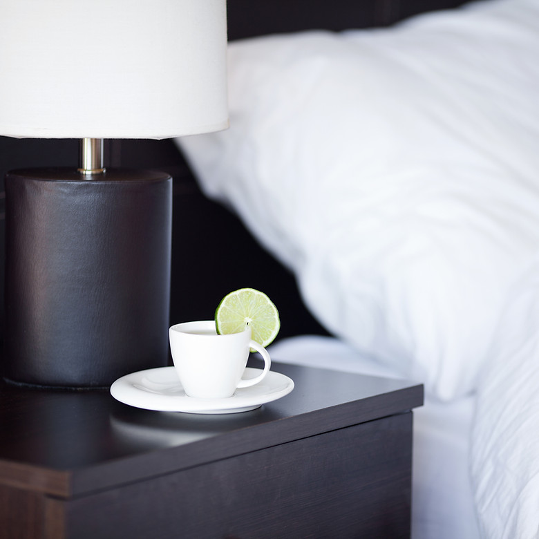 Hotel Nachttisch mit Tee