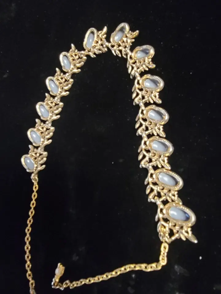 Thumbnail: Vintage Coro Knotts Berry Acorn Choker 1950's Unsigned Gold Plated Resin