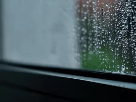 Proč se rosí okna a jak tomu zabránit