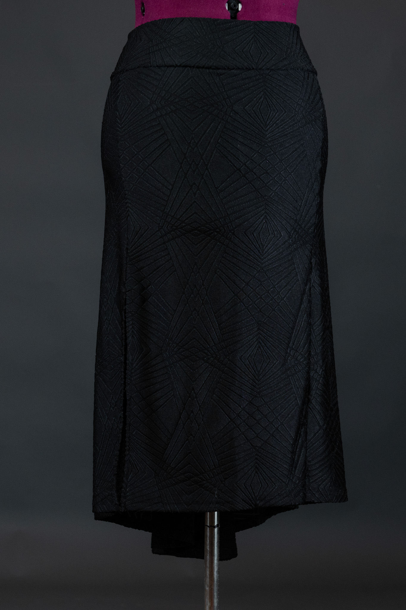 #76- Geometric black