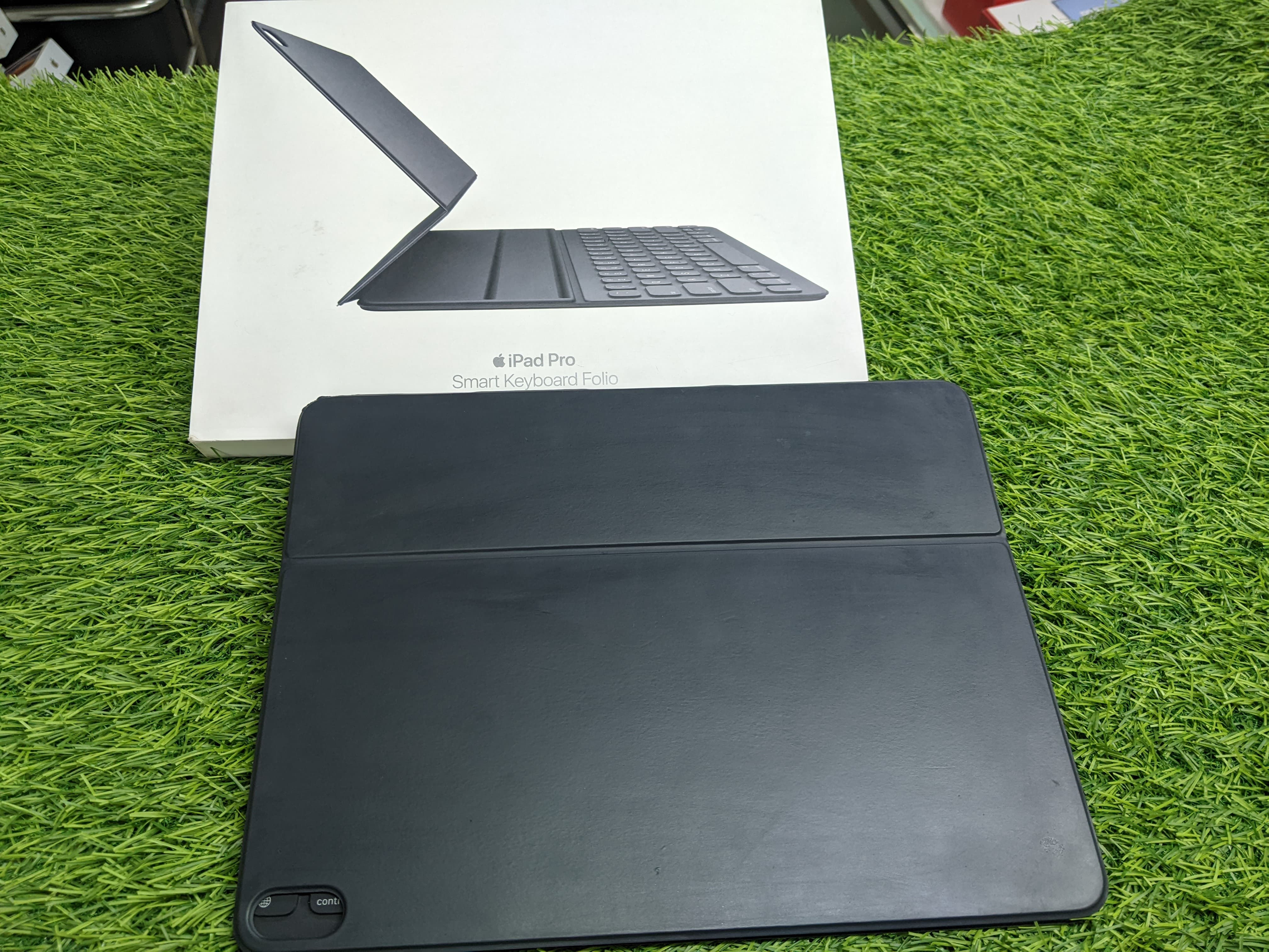 Apple iPad Pro [12.9 inch] Smart Keyboard Folio