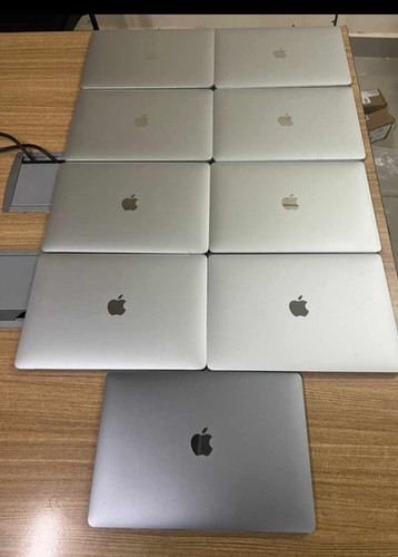 Mid 2017 Apple MacBook Air with 1.8GHz Intel Core i5 (13