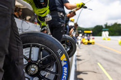 Pit crew on pit road_