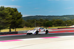 Porsche taking off on a straight away.