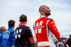 SVg standing on the grid.