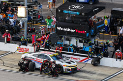 WeatherTech crew working fast on the track