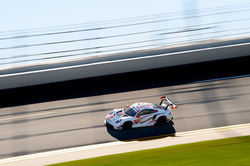 Porsche on straight away_