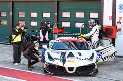 Cooper MacNeil with phototographers.