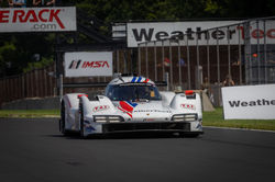 Porsche coming up a straight_