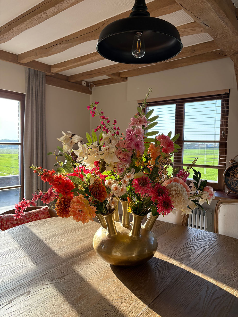 Thumbnail: Boeket XL zomer in gouden vaas