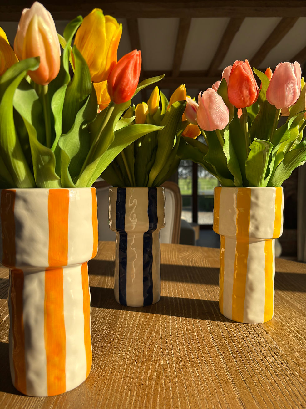 Thumbnail: Keramiek blauw-gestreept vaasje