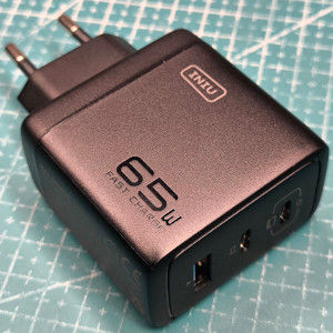 INIU 65W 2C1A charger