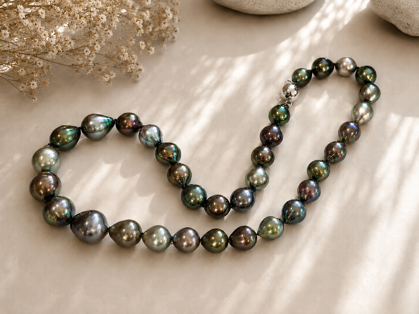Collier en véritables perles de culture de Tahiti poire 9 à 12 mm