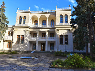 ЯЛТА.>НА СДЕЛКУ ГОДА ПРЕТЕНДУЕТ ПРОДАЖА ГОСИМУЩЕСТВОМ ЗА 1,5 МЛРД. САНАТОРИЕВ "ДЮЛЬБАР&quo