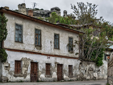СИМФЕРОПОЛЬ.КРЫМ.К выборам 2021.Народ-Аксёнову.Капремонт жилья-стал.Текут крыши,осыпаются стены