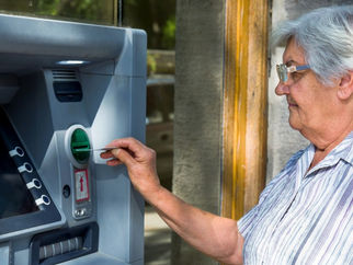 Москва.Банк России требует следит за картами клиента.