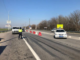 г.РОСТОВ Н-Д СТОЛИЦА ЮГА ЗАКРЫЛАСЬ ПОСТАМИ ПОЛИЦИИ.