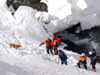 СОЧИ .Краснодарский кр. /ТУРИЗМ
НА ГОРНОМ КУРОРТЕ СОЧИ ЛАВИНА НАКРЫЛА ДВОИХ..