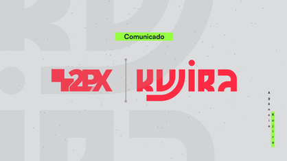Cartaz cinza pontilhado avisando o inicio de um comunicado, logo abaixo há duas logos vermelhas uma representando a agência 2PX e outra representando a Agência Kujira. À direita há um texto vertical escrito "Agência Kujira" reforçando o comunicado entre as duas agências.