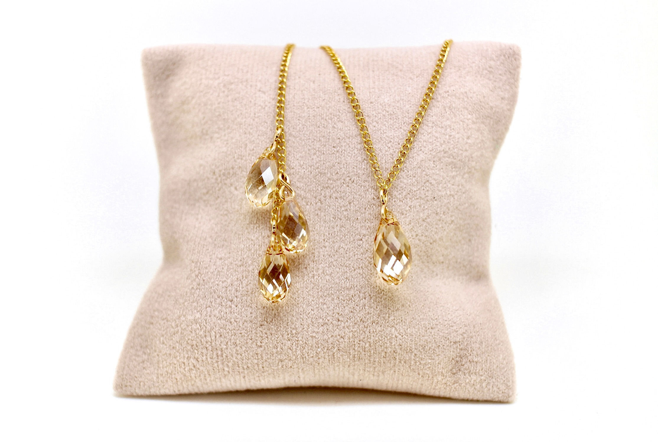 Collier de dos gouttes en cristal coloris champagne de la pluie fait des claquettes