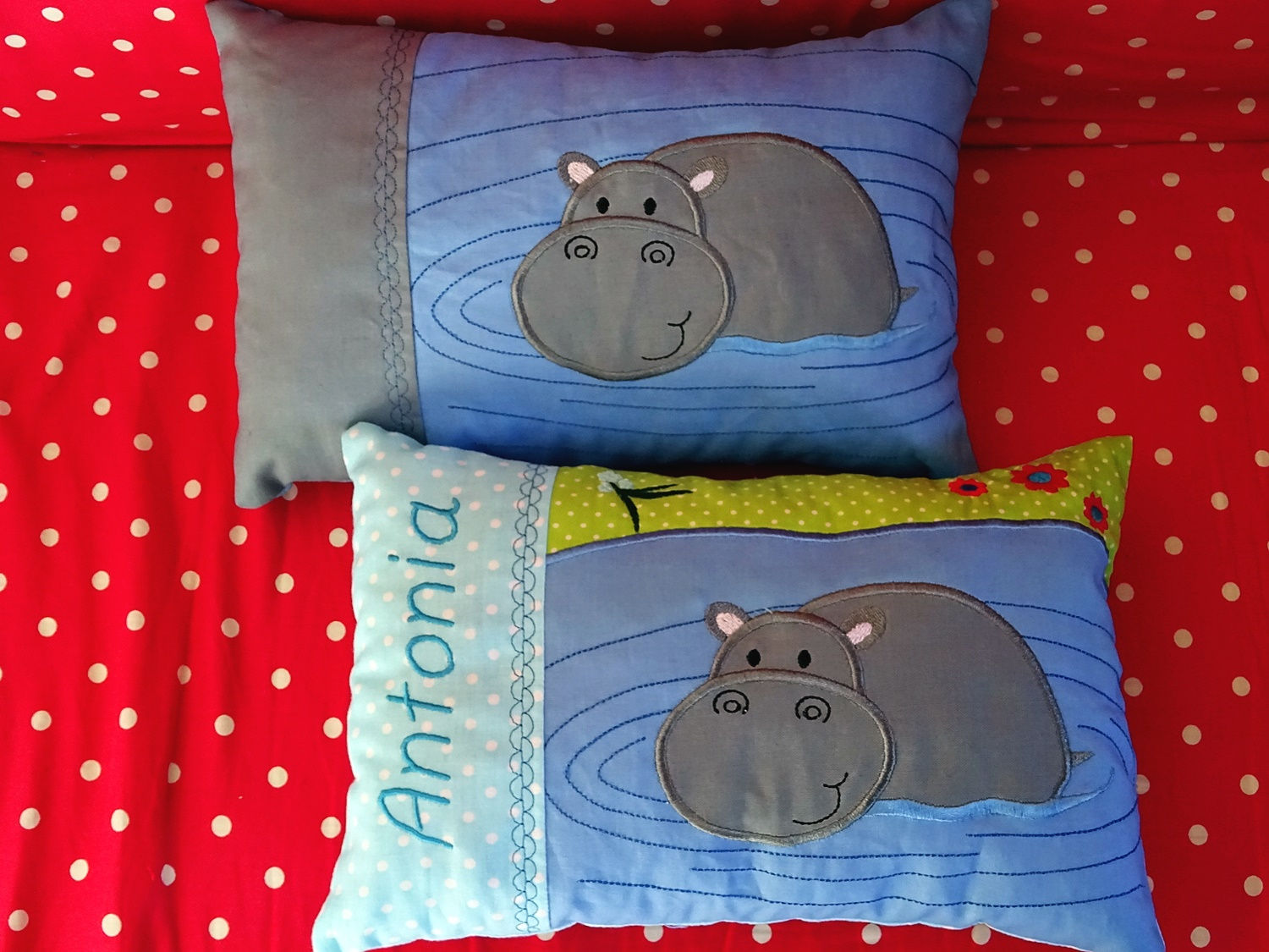 Namenskissen mit Nilpferd in Wunschfarbe