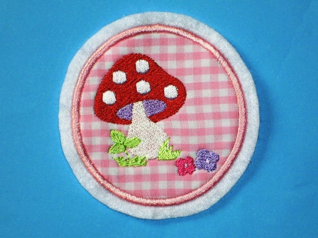 Fliegenpilz Button Aufnäher rosa