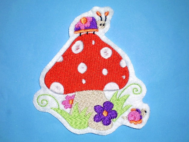 Fliegenpilz mit Käfer und Schnecke Aufnäher