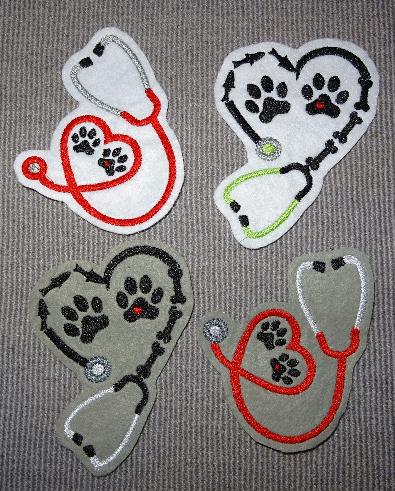 Applikation - Stethoskop Tierarzt Katze Pfofe Tatze Hund