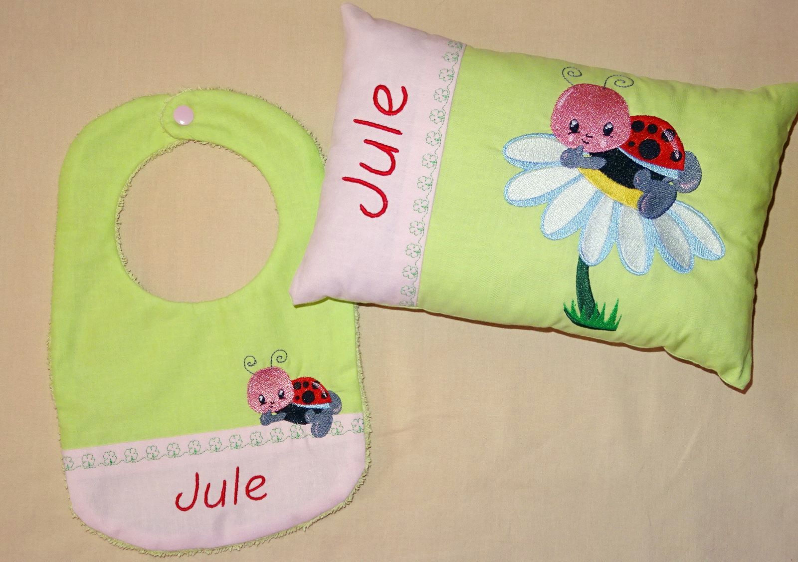 Stickdatei - Käfer Marienkäfer auf Blume Kissen und Lätzchen SET ITH