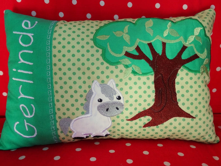 Miniaturbild: Namenskissen mit Pferd in Wunschfarbe