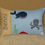 Miniaturbild: Namenskissen - Wal mit Tintenfisch - in Wunschfarben