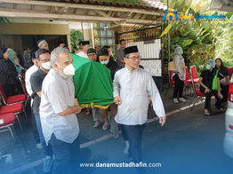 Ambulans dari Yayasan Dana Mustadhafin Antar Jenazah Ibu Titik Setyawati