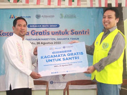Penyaluran Kacamata Gratis untuk Para Santri di Pesantren Khatamun Nabiyyin, Jakarta Timur