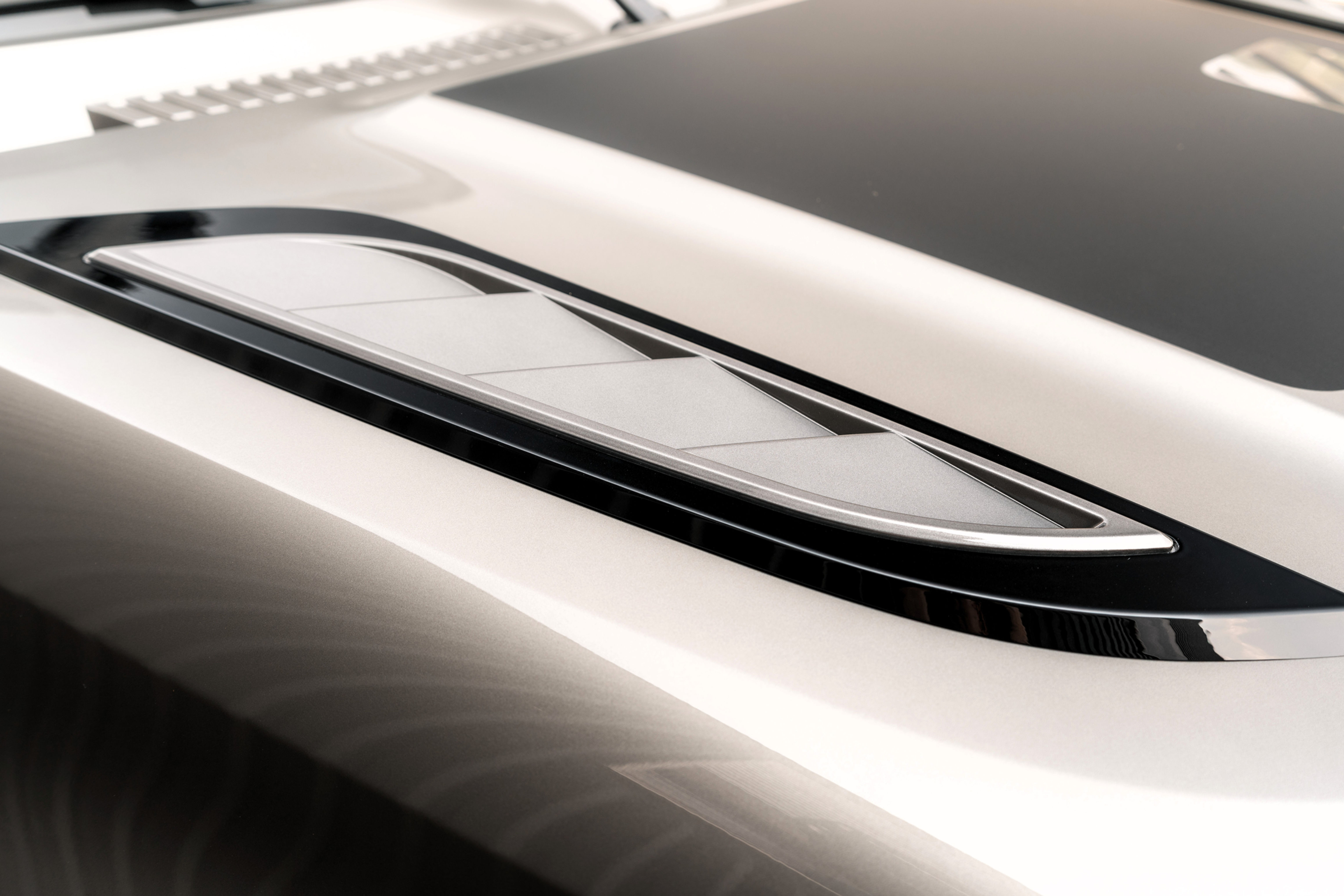 ENJOLIVEURS DE CAPOT