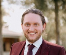 Douglas Dean Headshot.jpg