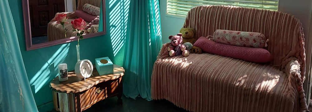 The fitting room of Holtzanne Creations with a chair covered with a pink blanket