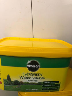 2KG Miracle Gro Lawn Feed