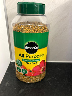 Miracle-Gro Continuous Release Plant Foo