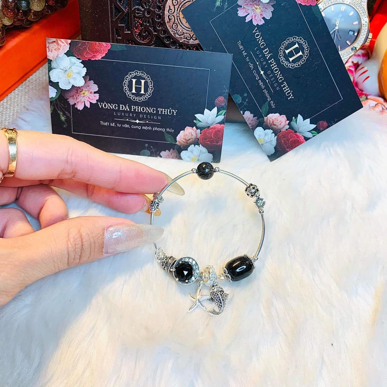 Vòng đá lu thống thạch anh tóc đen mix charm Pandora