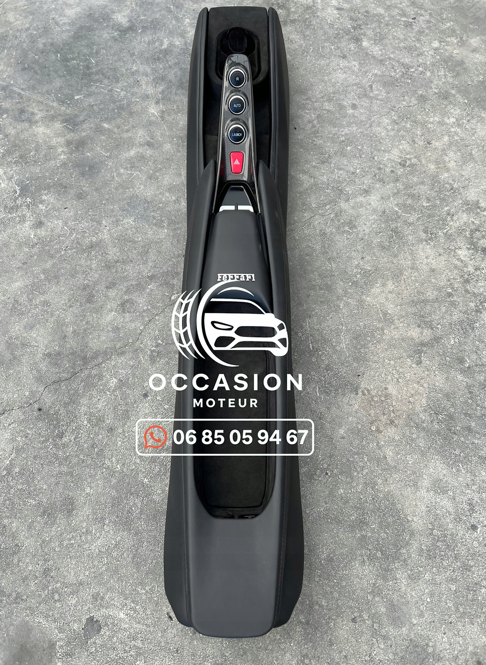 FERRARI F8 TRIBUTO – Tunnel central complet avec accoudoir d’origine