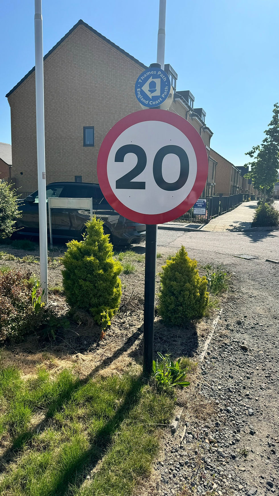 Cable Wharf housing estate. Last year I was sold a dummy by this sign!