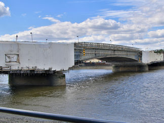 KL-0070 - Wandsworth Bridge - possibly the least attractive of the Central London bridges.