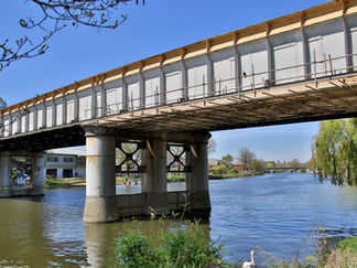 SH-007 - Staines Railway Bridge.jpg