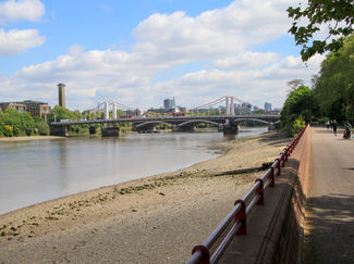 VR2022-021 - Battersea Park looking downstream at Chelsea Bridge.JPG