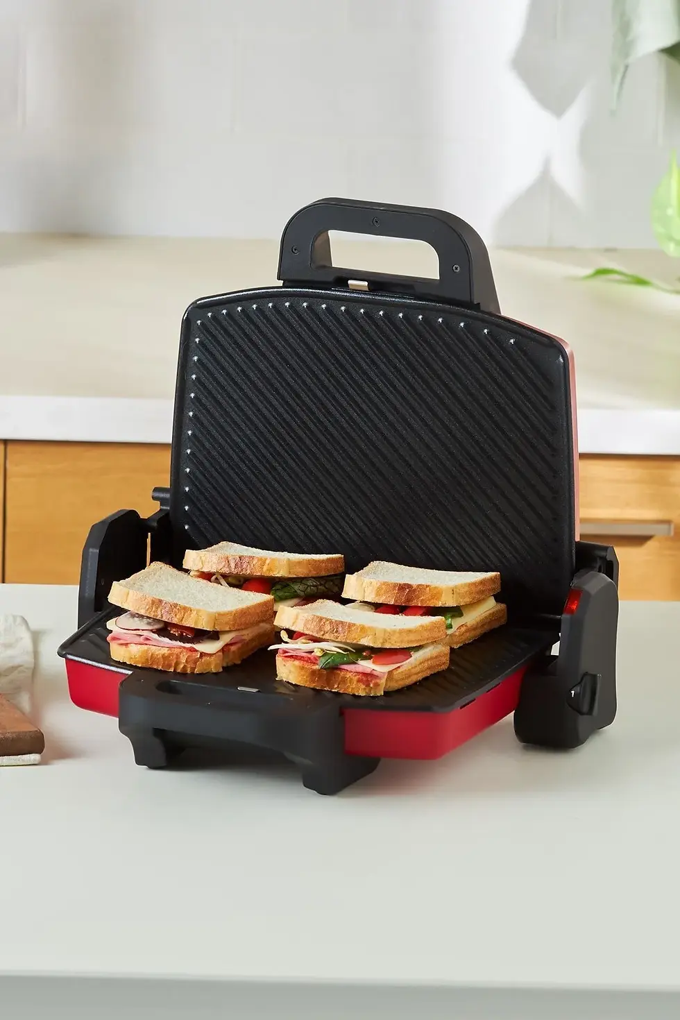 Küçük resim: Karaca Future Essential Tost Makinesi Matte Red 1800 W 4 Dilim Kapasiteli