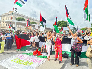 الإيطاليون تحدوا الطقس السيئ ويخرجون في 80 مسيرة داعمة لفلسطين في كل أنحاء البلاد وجمعية الصداقة العربية الإيطالية انضمت للاضراب