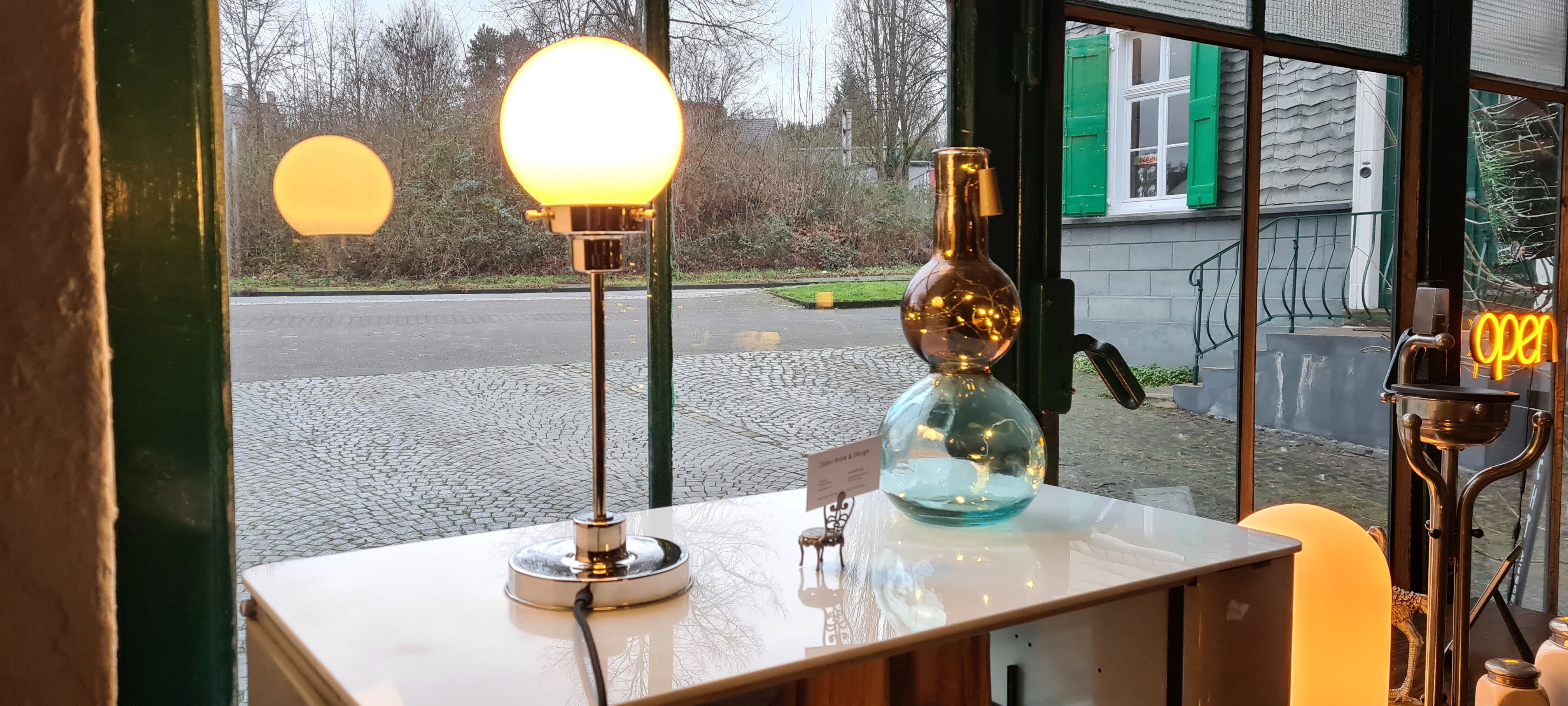 Art Deco Stil Tischlampe Kugel vernickelt Glas Mundgeblasen