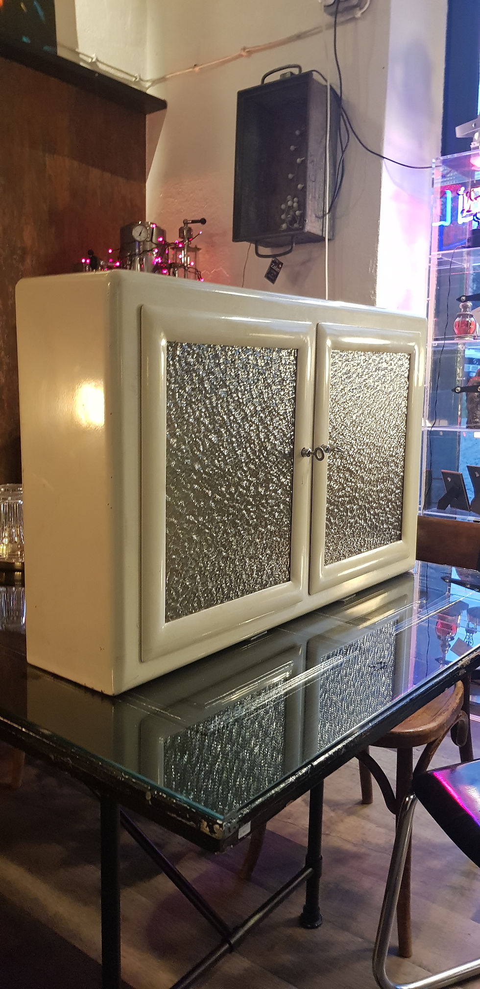 alte Arztvitrine Wandschrank Arztschrank Glas HANSEN